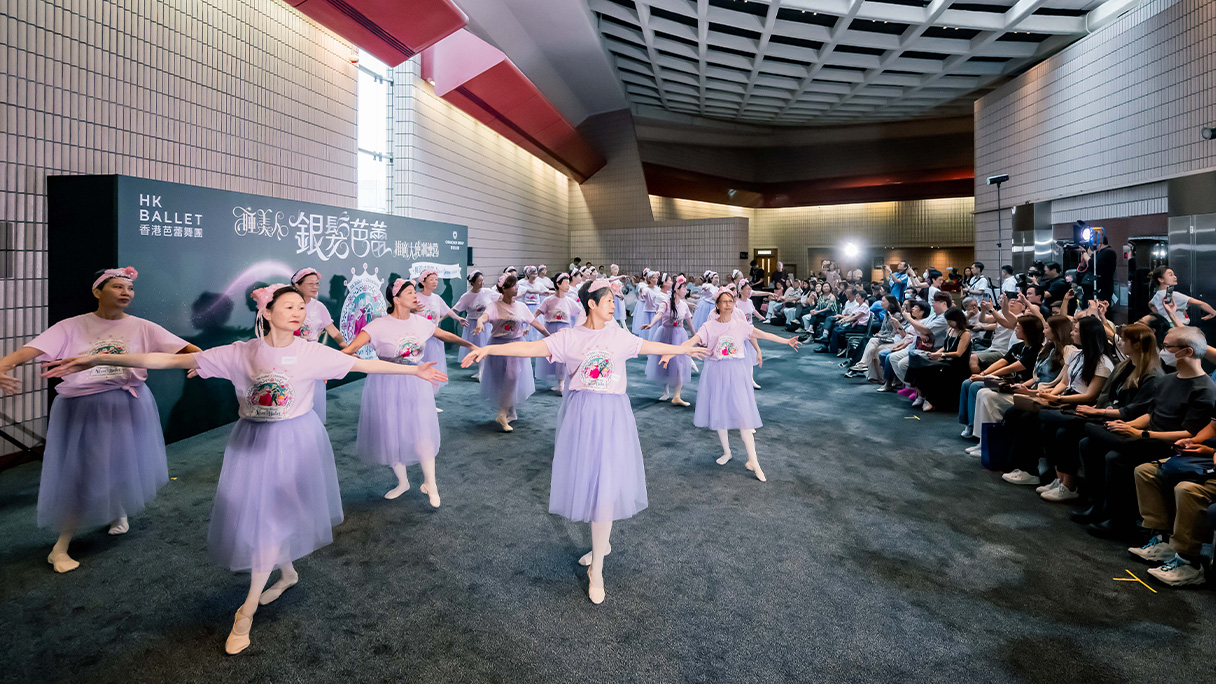 As the music began, 60 elderly participants performed at the Hong Kong Cultural Centre, moving with poise and quiet elegance as they presented what they had learned from the HK Ballet x Chinachem Silver Ballet Ambassador Training Camp. 