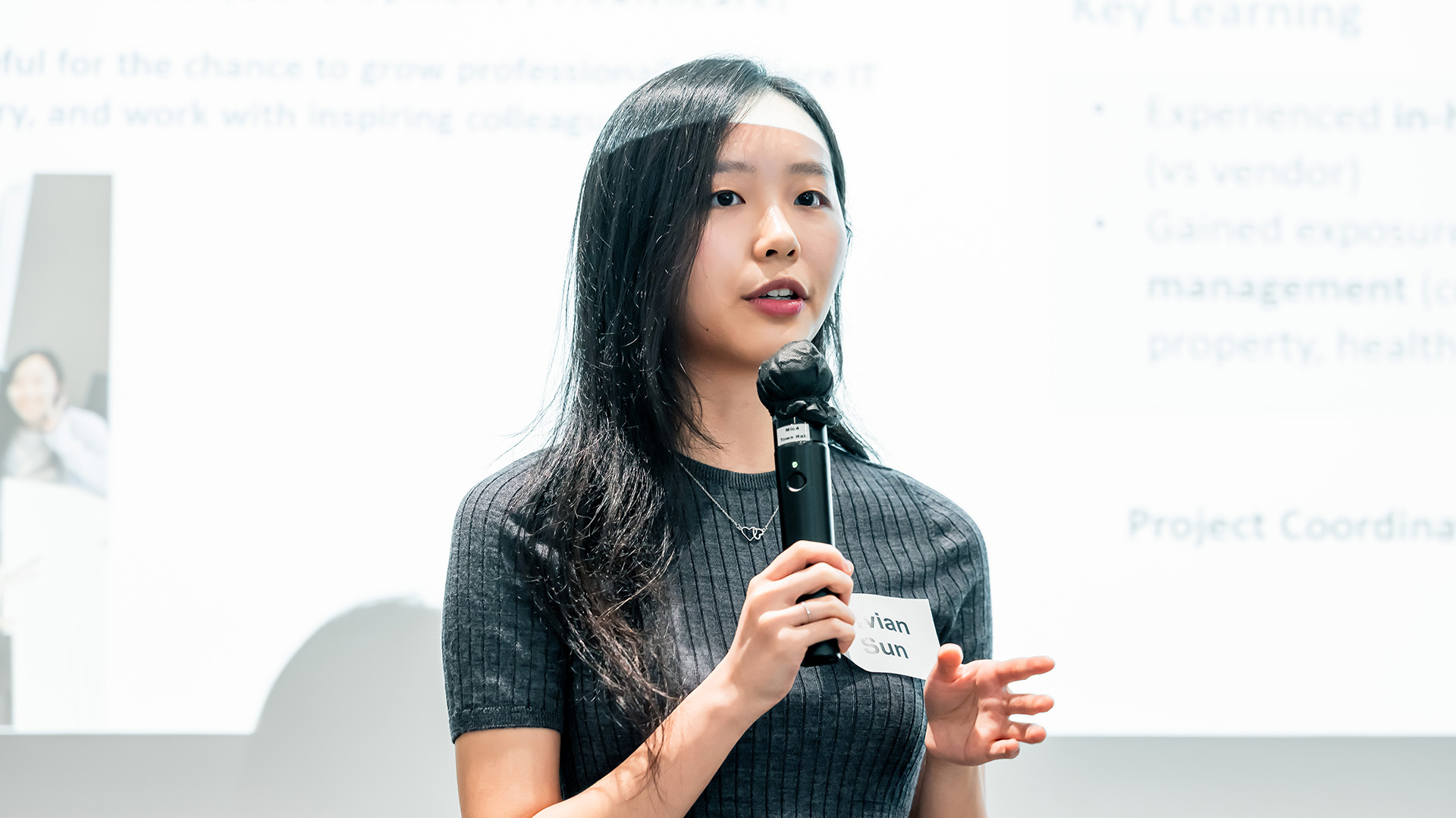 華懋集團資訊科技及方案部實習生 Vivian Sun 分享 2025 年度實習心得：參與優化財務報告系統及支援安老物業之醫療保健資訊科技運作，並提升項目管理與供應商協調技能。