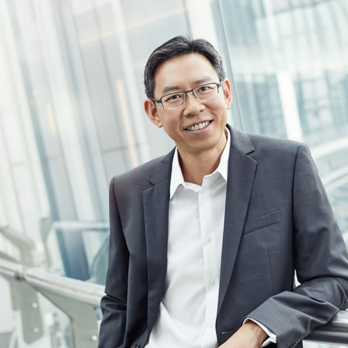 華懋集團執行董事兼營運總裁王弘瀚 (Wong Hung Han) 。王氏於 2013 年加入集團，並自 2018 年起擔任執行董事兼營運總裁，負責優化集團業務營運、企業效能及落實核心發展策略。