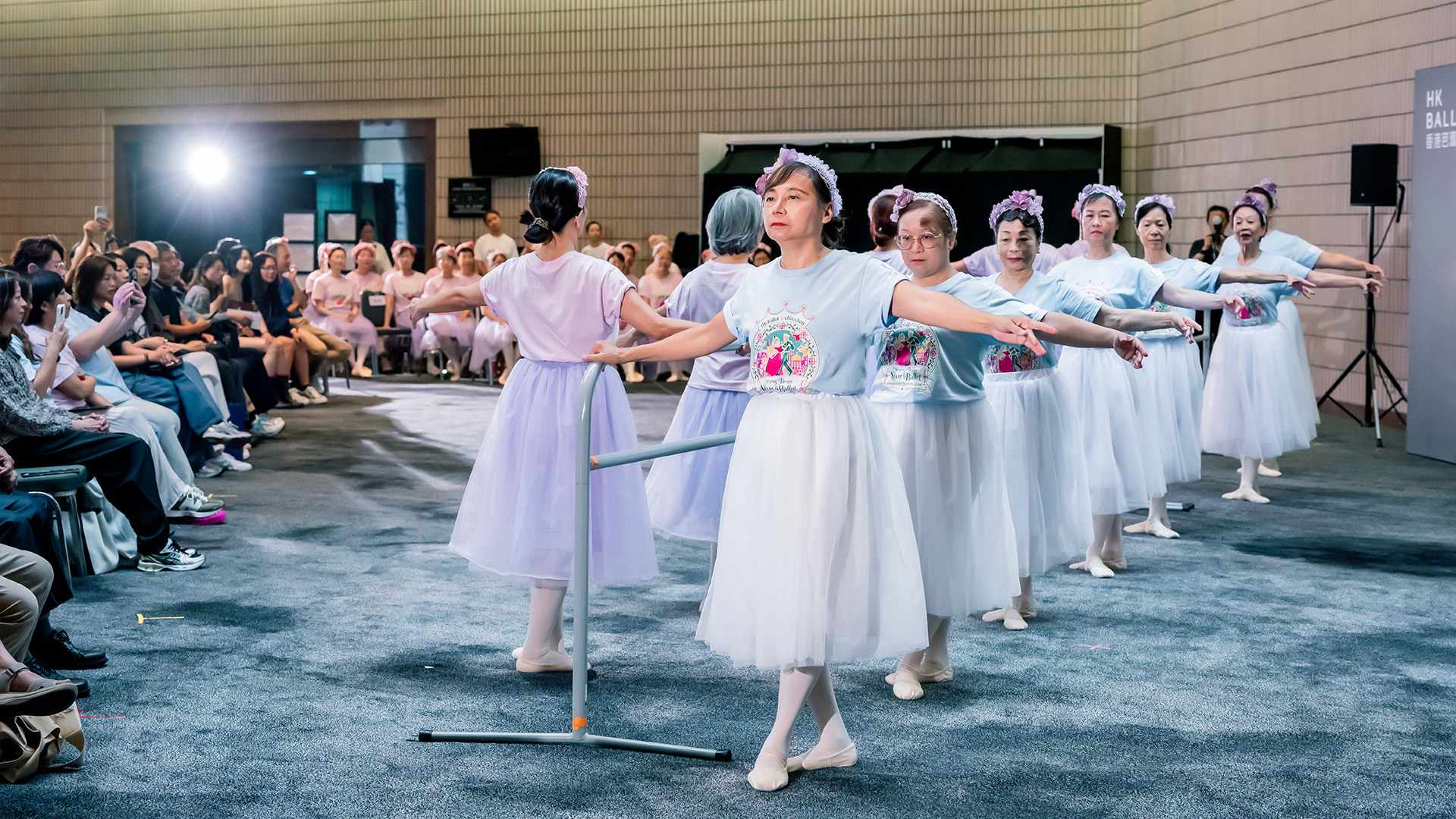As the music began, 60 elderly participants performed at the Hong Kong Cultural Centre, moving with poise and quiet elegance as they presented what they had learned from the HK Ballet x Chinachem Silver Ballet Ambassador Training Camp.