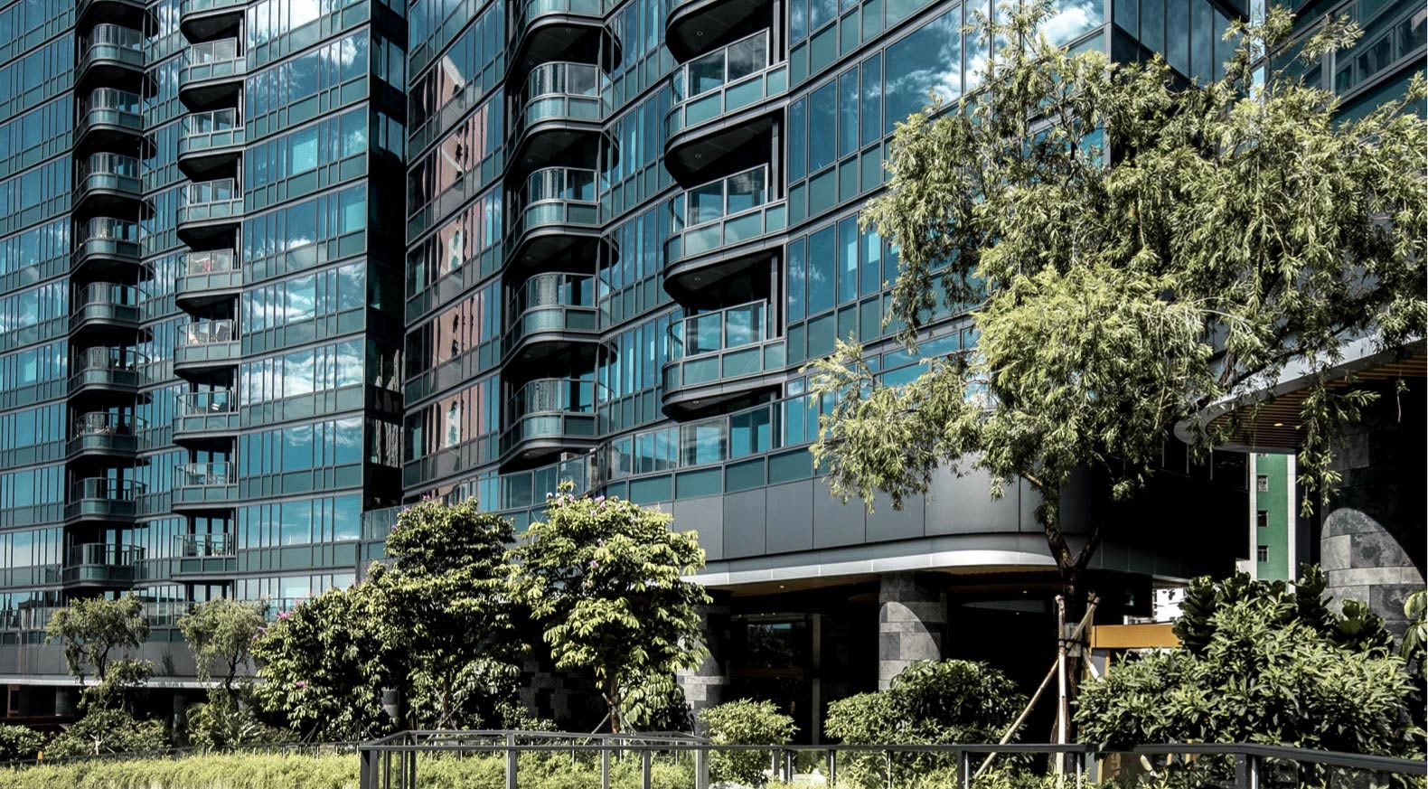 住宅建築於大學閣 University Heights 提供優質住宅環境，提升生活質素，中半山香港華懋集團